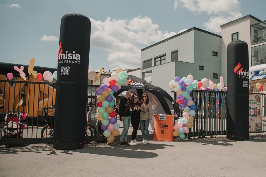 Vonkajšia akcia a zábava pre rodiny a deti.